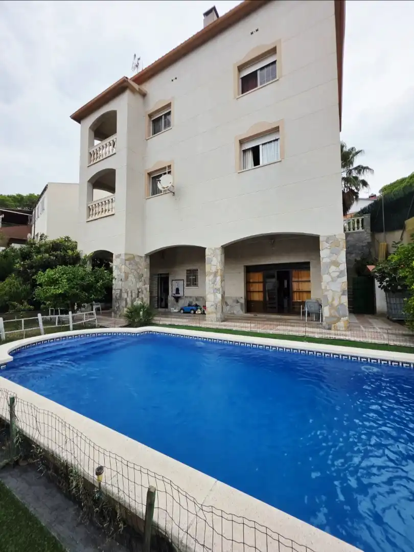 Chalet con terraza en venta en Sant Fost de Campsentelles, imagen 2