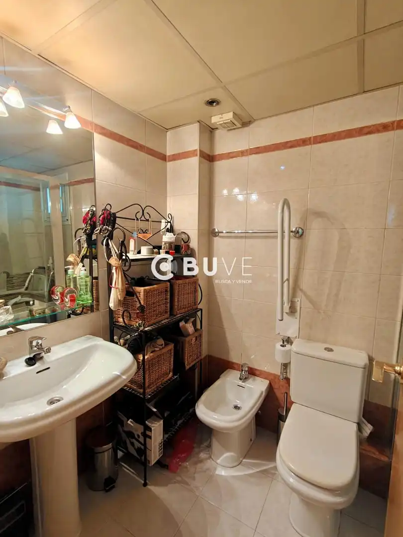 Bathroom of Attic for sale in Madrid  with Air Conditioner, Heating and Parquet flooring