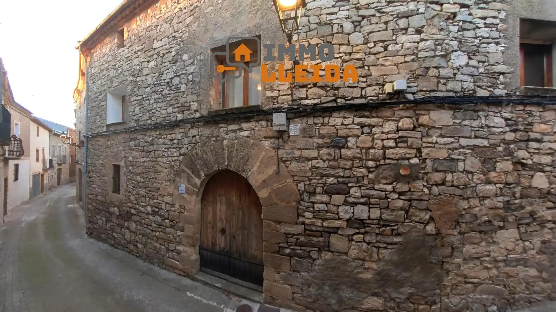 Vista exterior de Casa adosada en venda en Montoliu de Segarra amb Moblat
