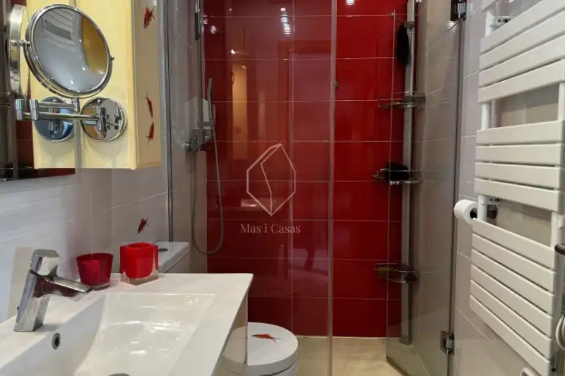 Badezimmer von Maisonette zum Verkauf in L'Escala mit Klimaanlage, Heizung und Terrasse