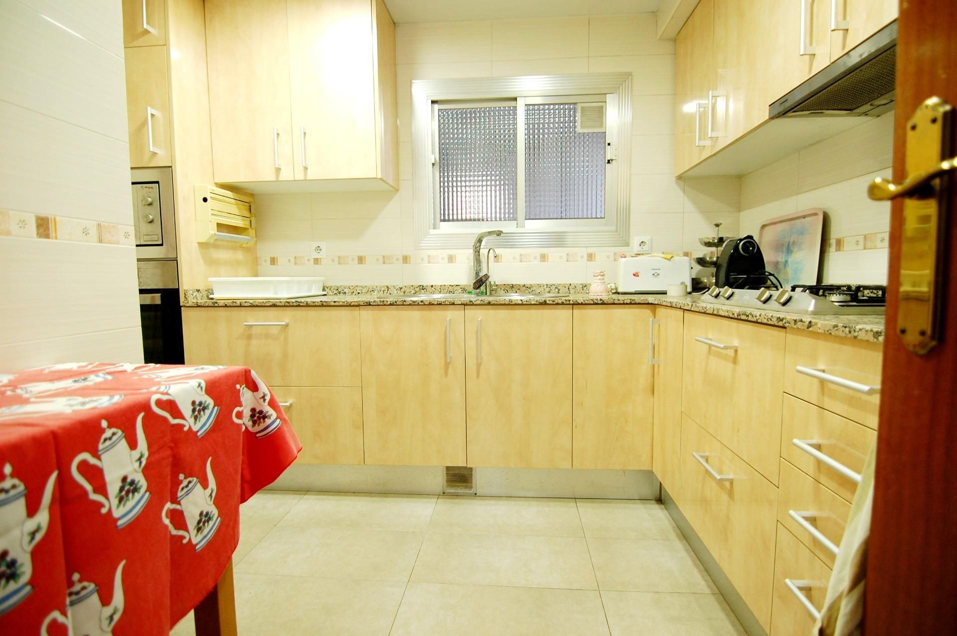 Cuina de Pis en venda en Badalona amb Aire condicionat i Terrassa