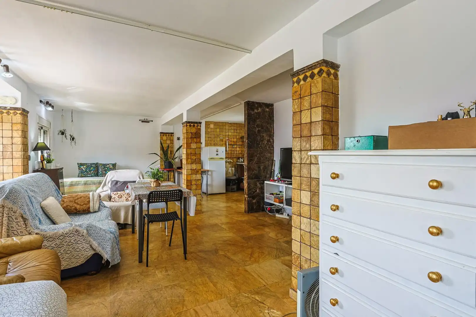 Flat for sale in Sevilla  with Air Conditioner and Balcony