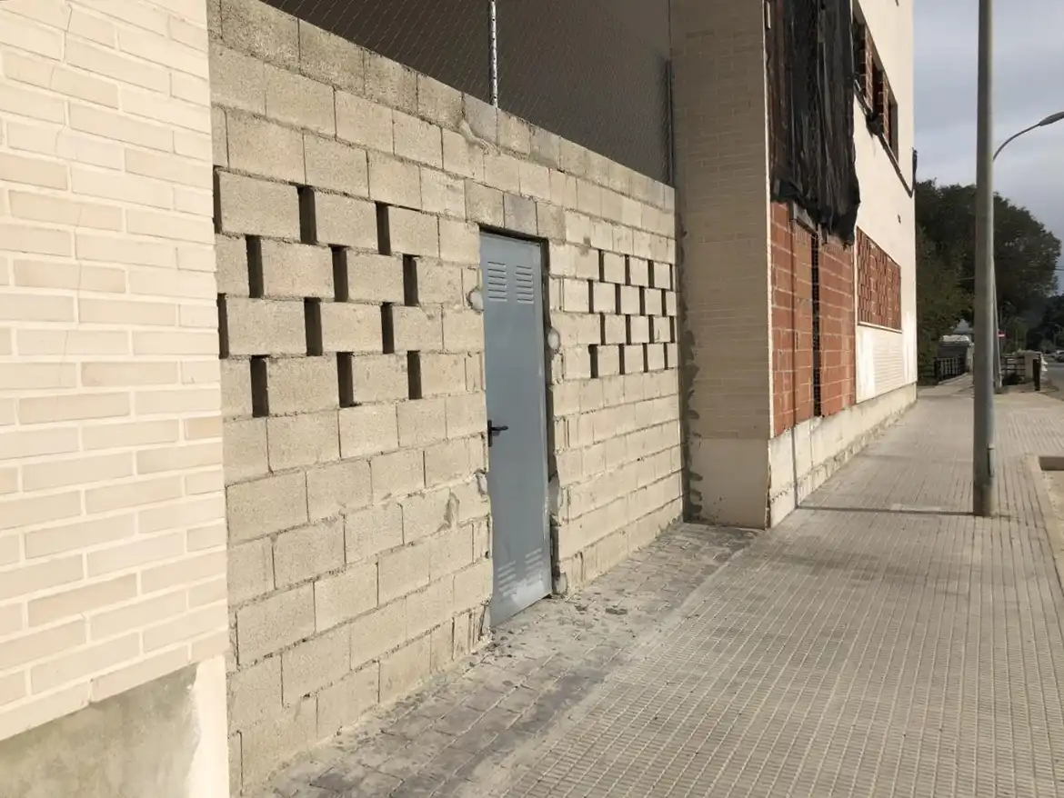 Vista exterior de Edificio en venta en Carcaixent