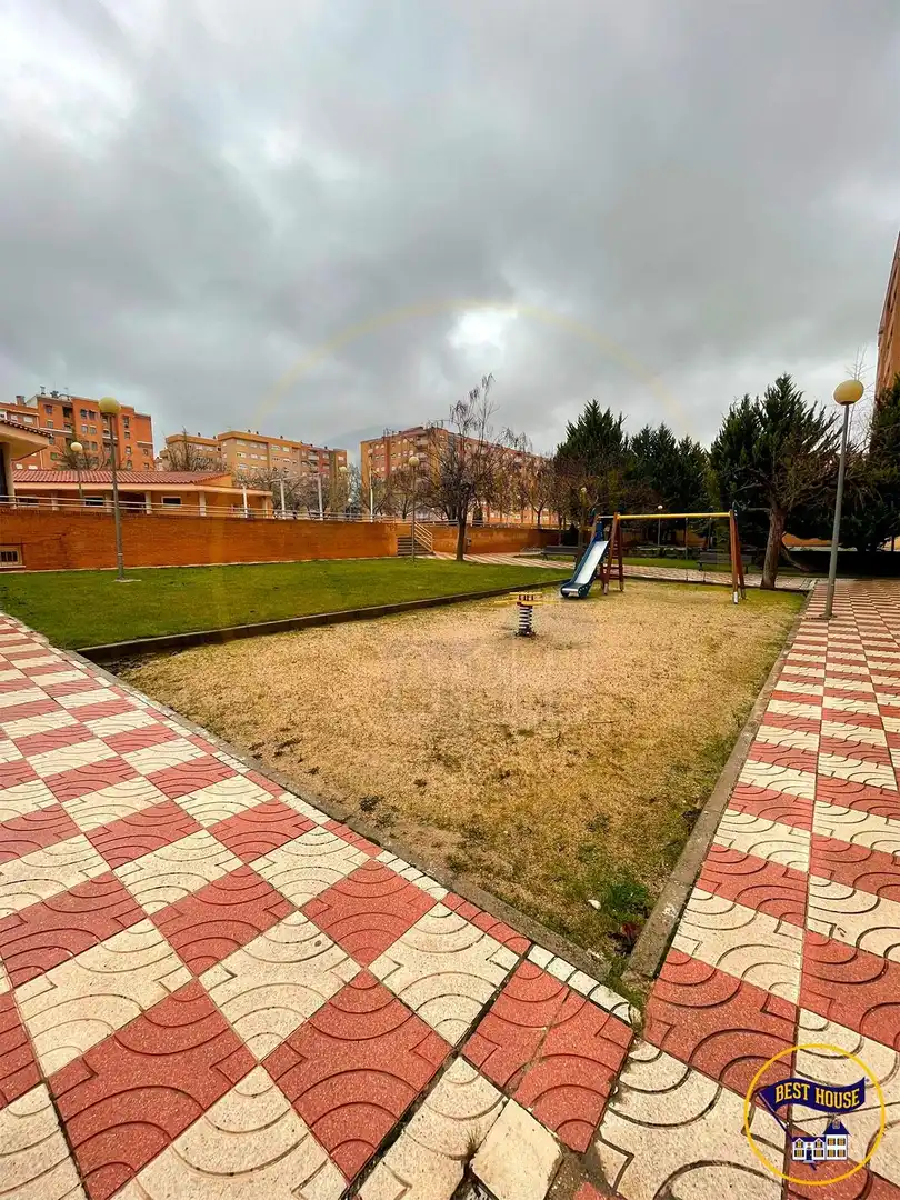 Pis amb piscina de lloguer a Reyes Católicos - Paseo San Antonio, imagen 25