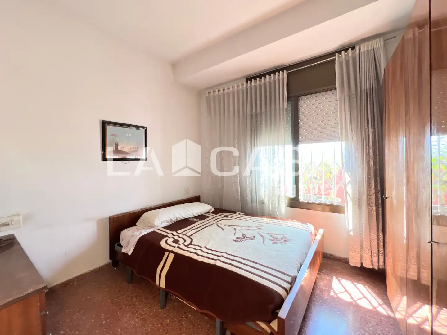 Schlafzimmer von Dachboden zum Verkauf in Badalona mit Balkon