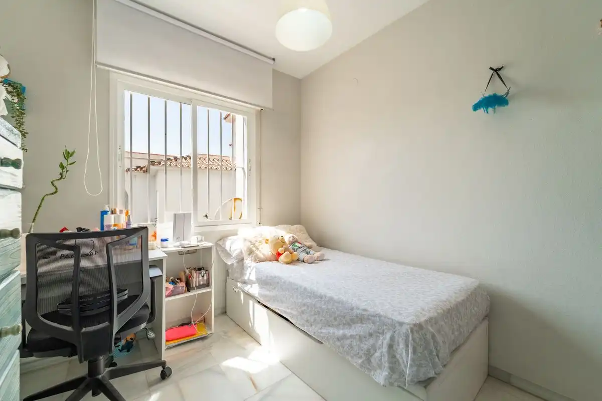 Habitación de Planta baja en venta en Rincón de la Victoria con Calefacción, Jardín privado y Terraza