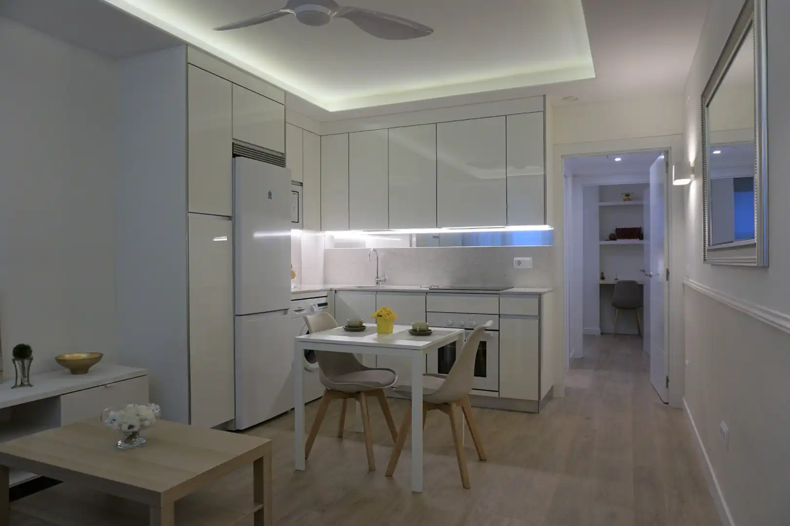 Cuina de Apartament de lloguer en Madrid amb Calefacció i Moblat