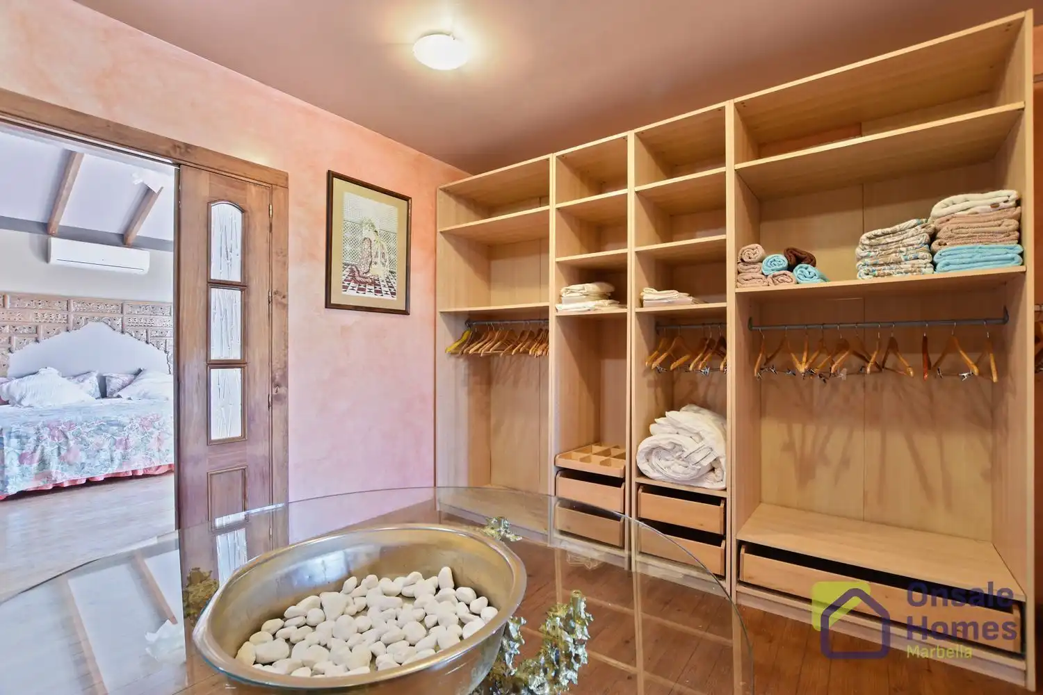 Dormitori de Casa o xalet en venda en Marbella amb Aire condicionat, Jardí privat i Terrassa