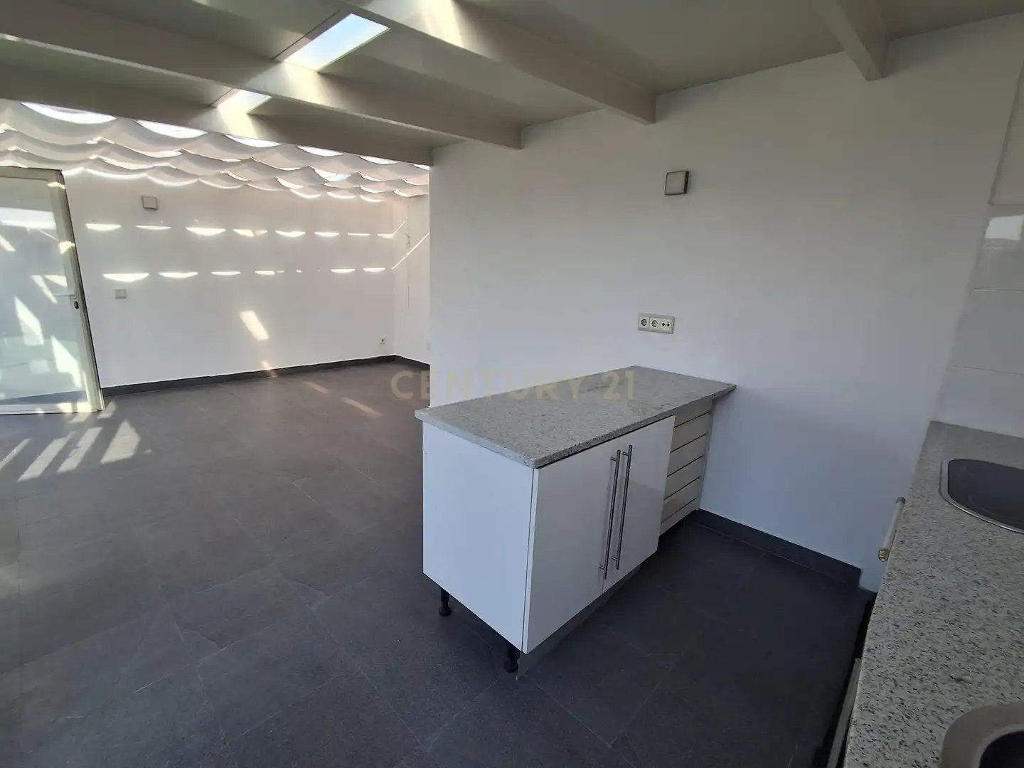 Cuina de Dúplex de lloguer en Pozuelo de Alarcón amb Aire condicionat, Forn i Rentadora