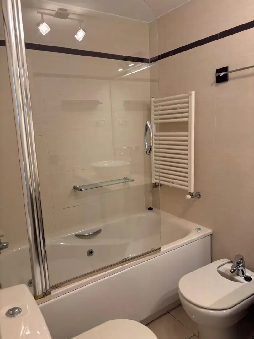 Bathroom of Flat for rent in Madrid  with Air Conditioner, Heating and Storage room