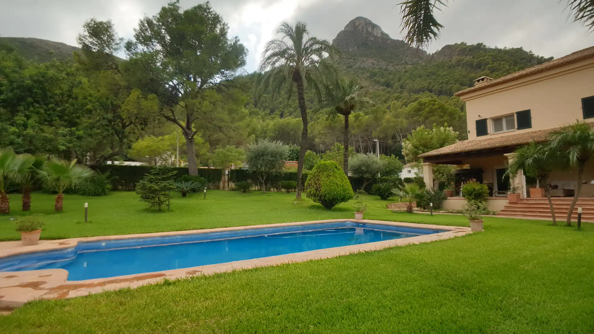 Detached house with terrace for sale in Urbanizaciones