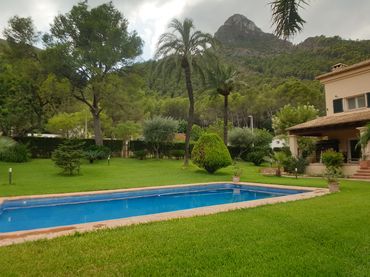 Detached house with balcony for sale in Urbanizaciones