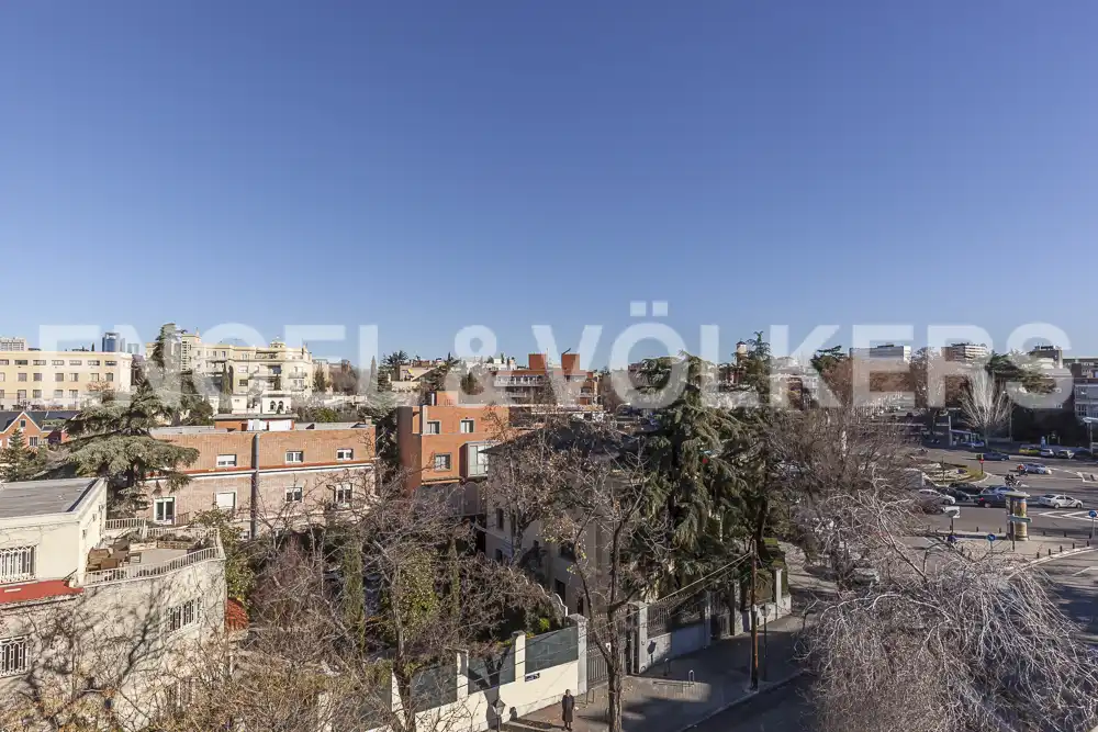 Außenansicht von Wohnung zur Miete in Madrid mit Klimaanlage, Heizung und Parkett