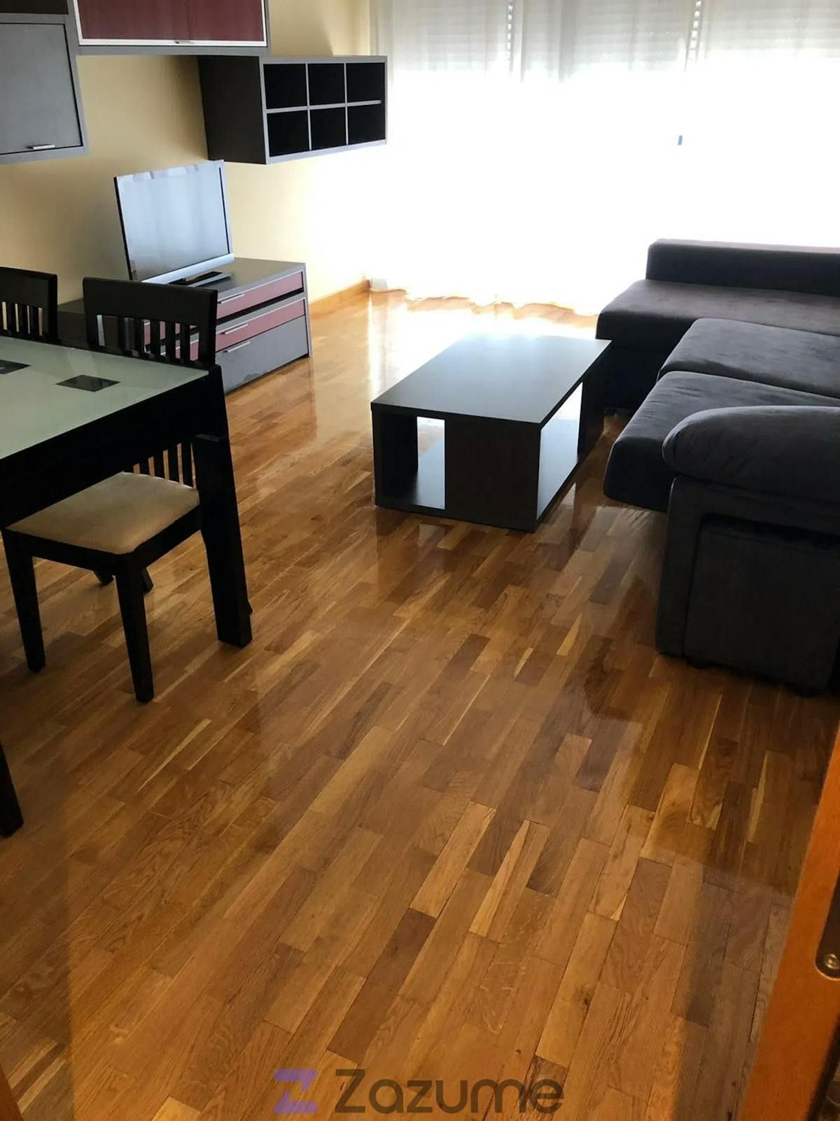 Sala d'estar de Pis de lloguer en Xinzo de Limia amb Calefacció, Jardí privat i Parquet