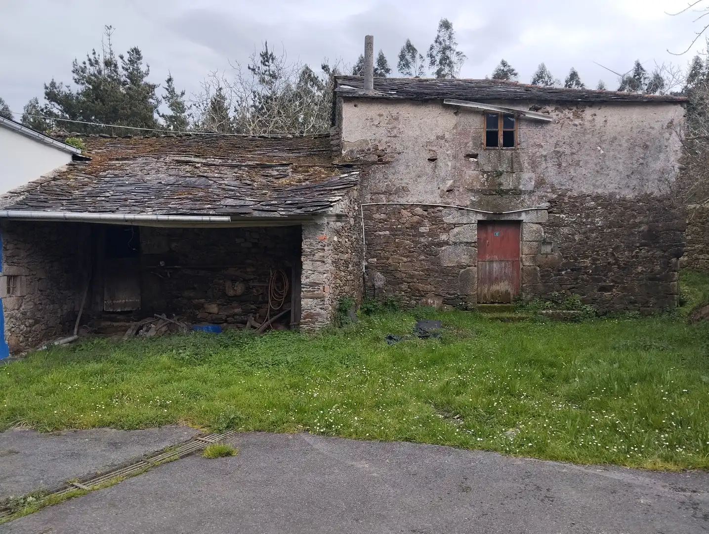 Country house with garden for sale in Ourol