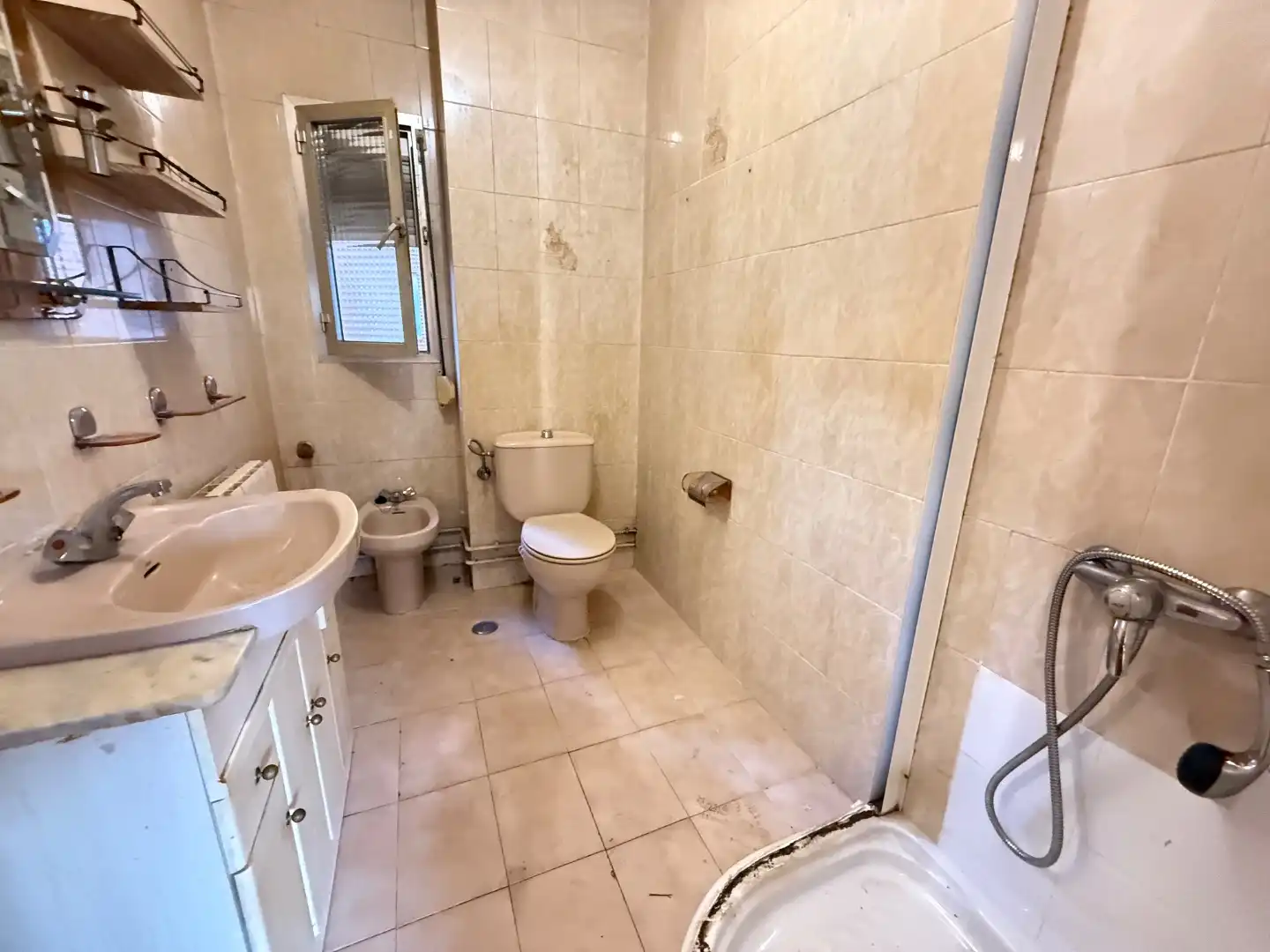 Bathroom of Flat for sale in  Madrid Capital  with Air Conditioner and Terrace