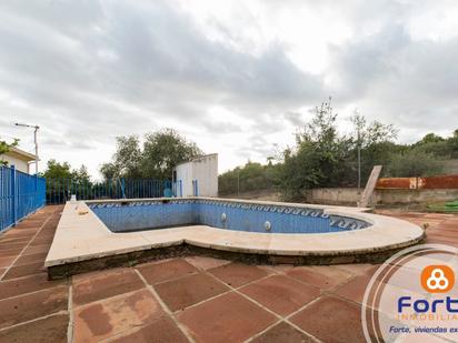 Piscina de Casa o xalet en venda en Almodóvar del Río amb Aire condicionat i Jardí privat