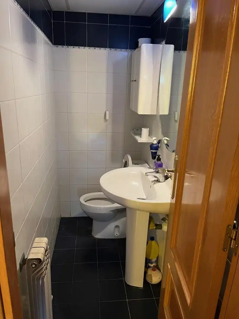Baño de Casa adosada en venta en Zaragoza con Aire acondicionado, Calefacción y Jardín privado