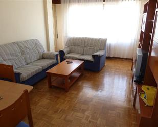Sala d'estar de Pis de lloguer en  Pamplona / Iruña amb Calefacció, Parquet i Terrassa