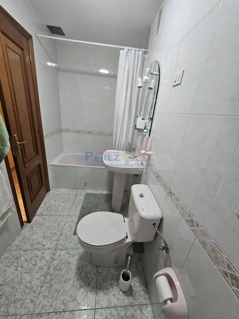 Badezimmer von Wohnungen zur Miete in Cabanas mit Heizung, Parkett und Abstellraum