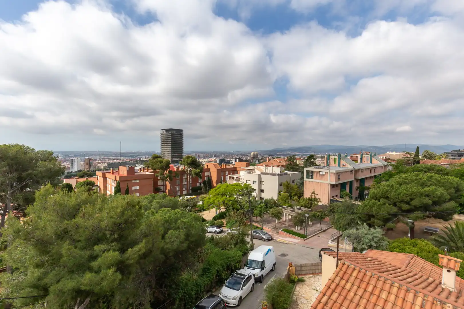 Vista exterior de Casa adosada en venta en Esplugues de Llobregat con Calefacción, Terraza y Alarma