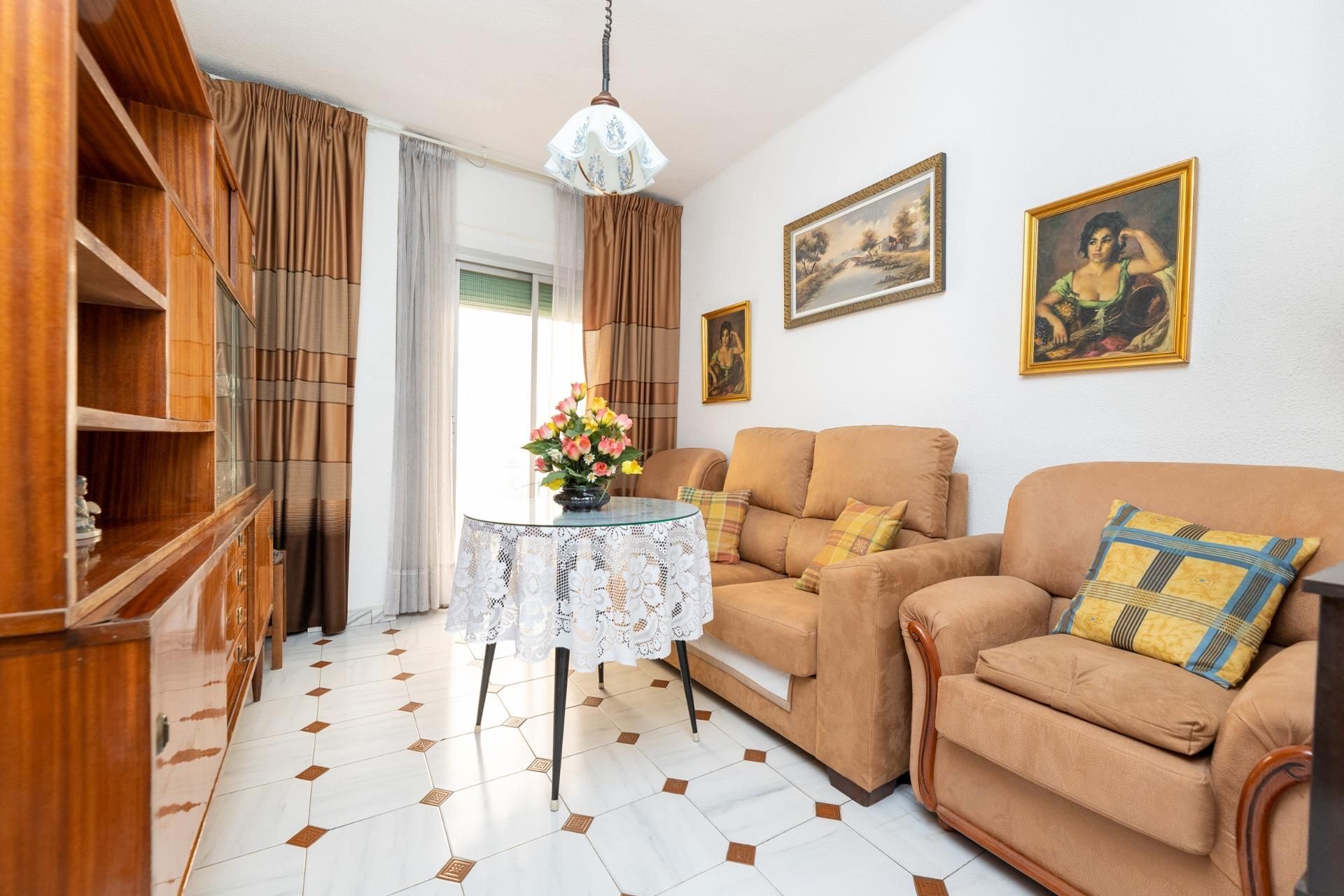 Living room of Flat for sale in  Granada Capital  with Terrace and Balcony
