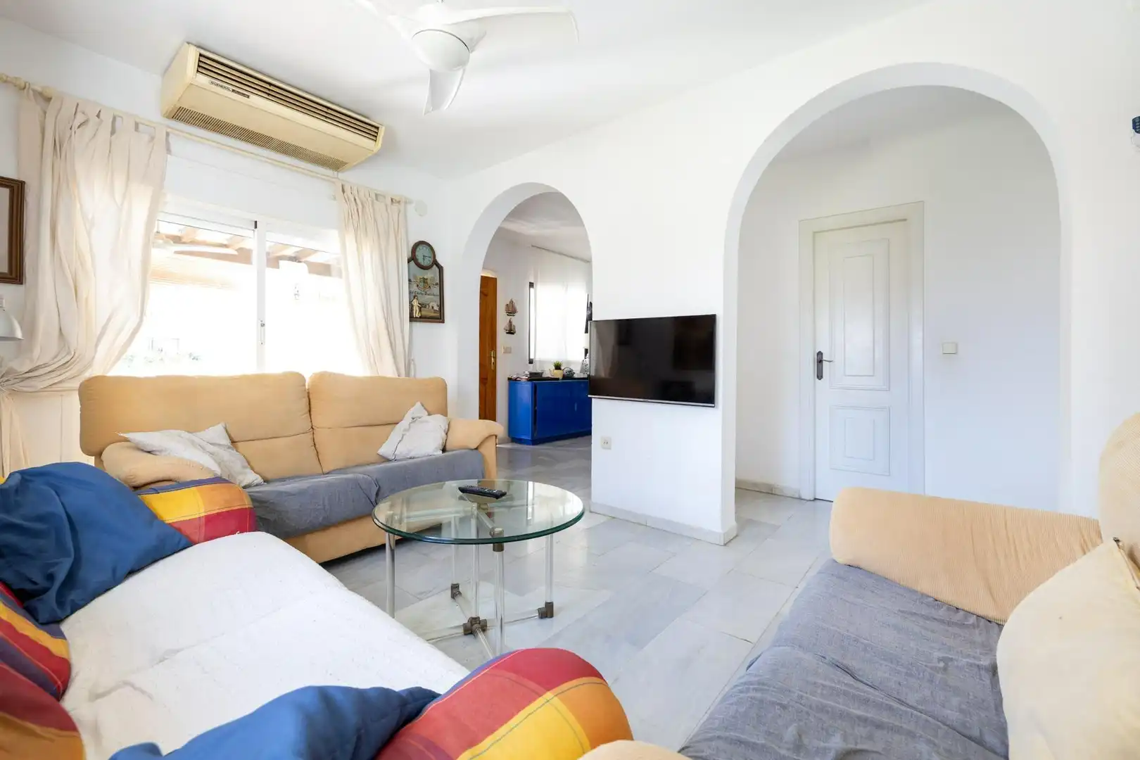 Wohnzimmer von Einfamilien-Reihenhaus zum Verkauf in Motril mit Klimaanlage, Möbliert und Balkon