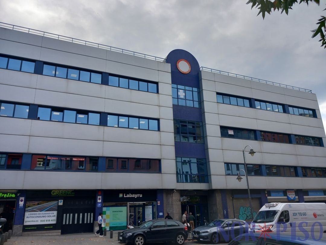 Vista exterior de Oficina en venda en Bilbao  amb Aire condicionat i Calefacció