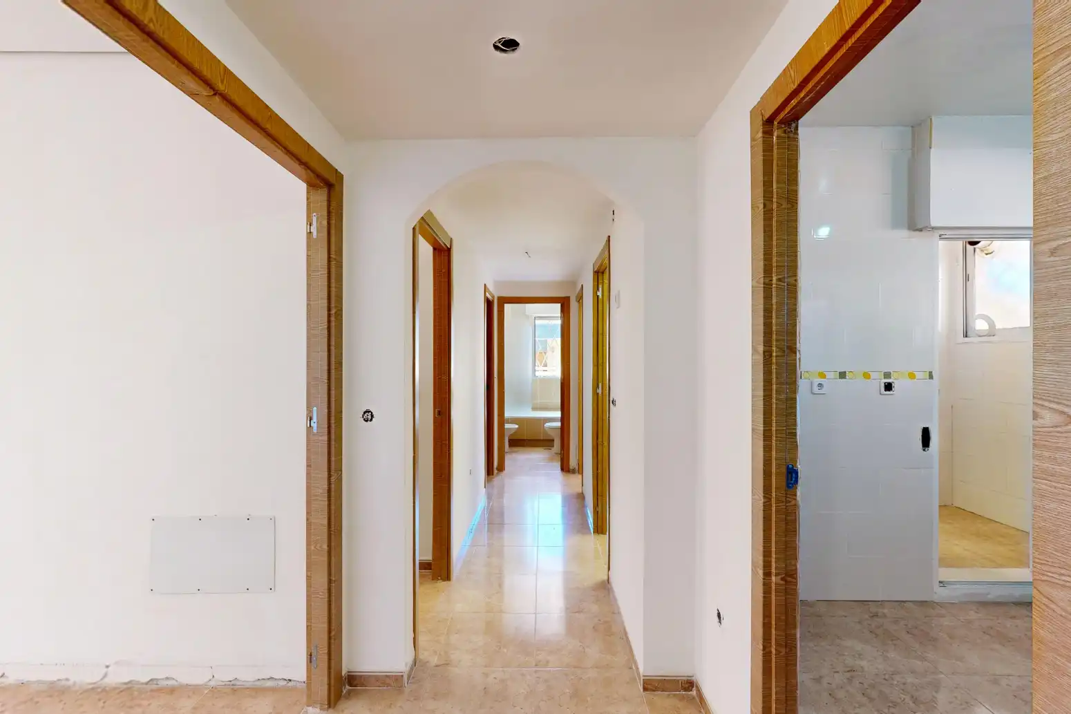 Wohnung zum Verkauf in Cartagena mit Privatgarten, Terrasse und Abstellraum