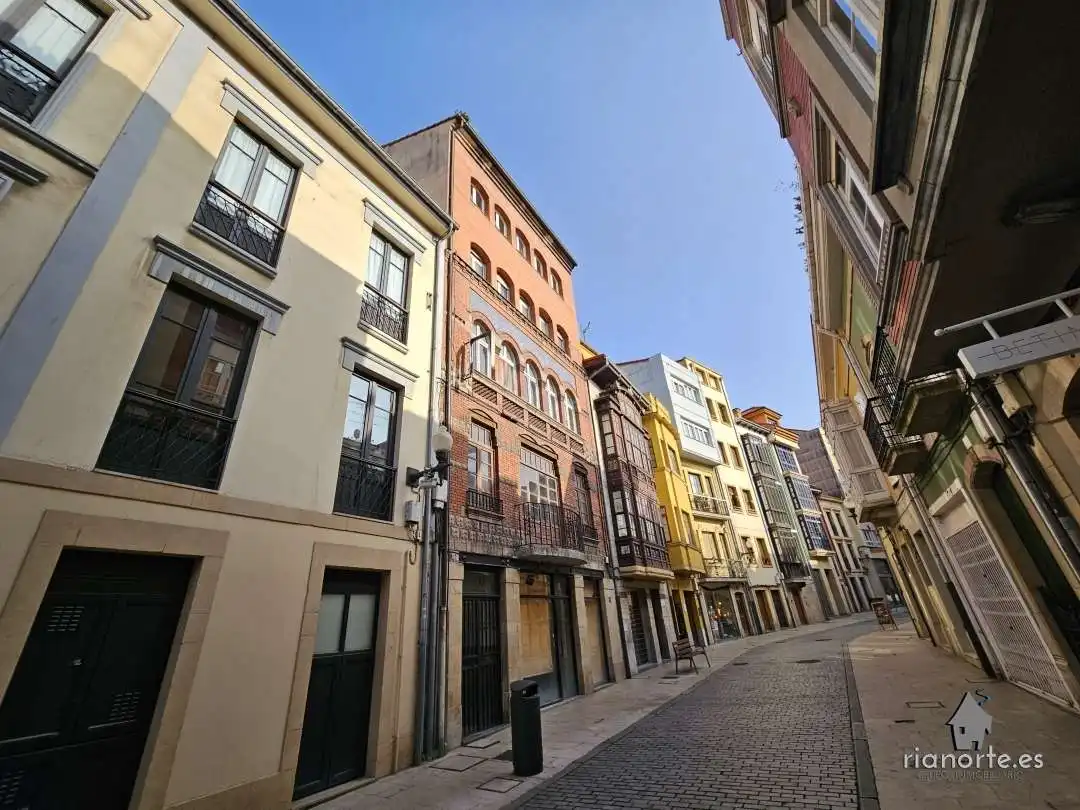 Vista exterior de Piso en venta en Avilés