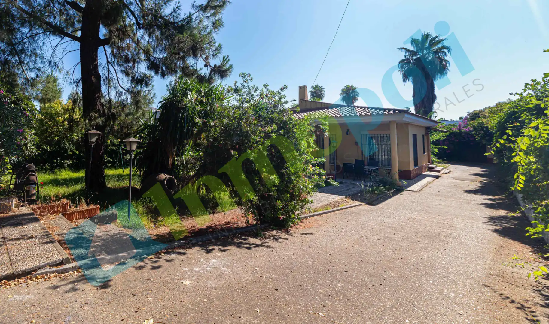 Vista exterior de Casa o xalet en venda en Badajoz amb Aire condicionat, Jardí privat i Terrassa