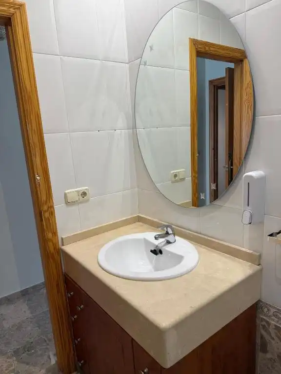 Baño de Piso para compartir en Córdoba con Aire acondicionado, Calefacción y Amueblado
