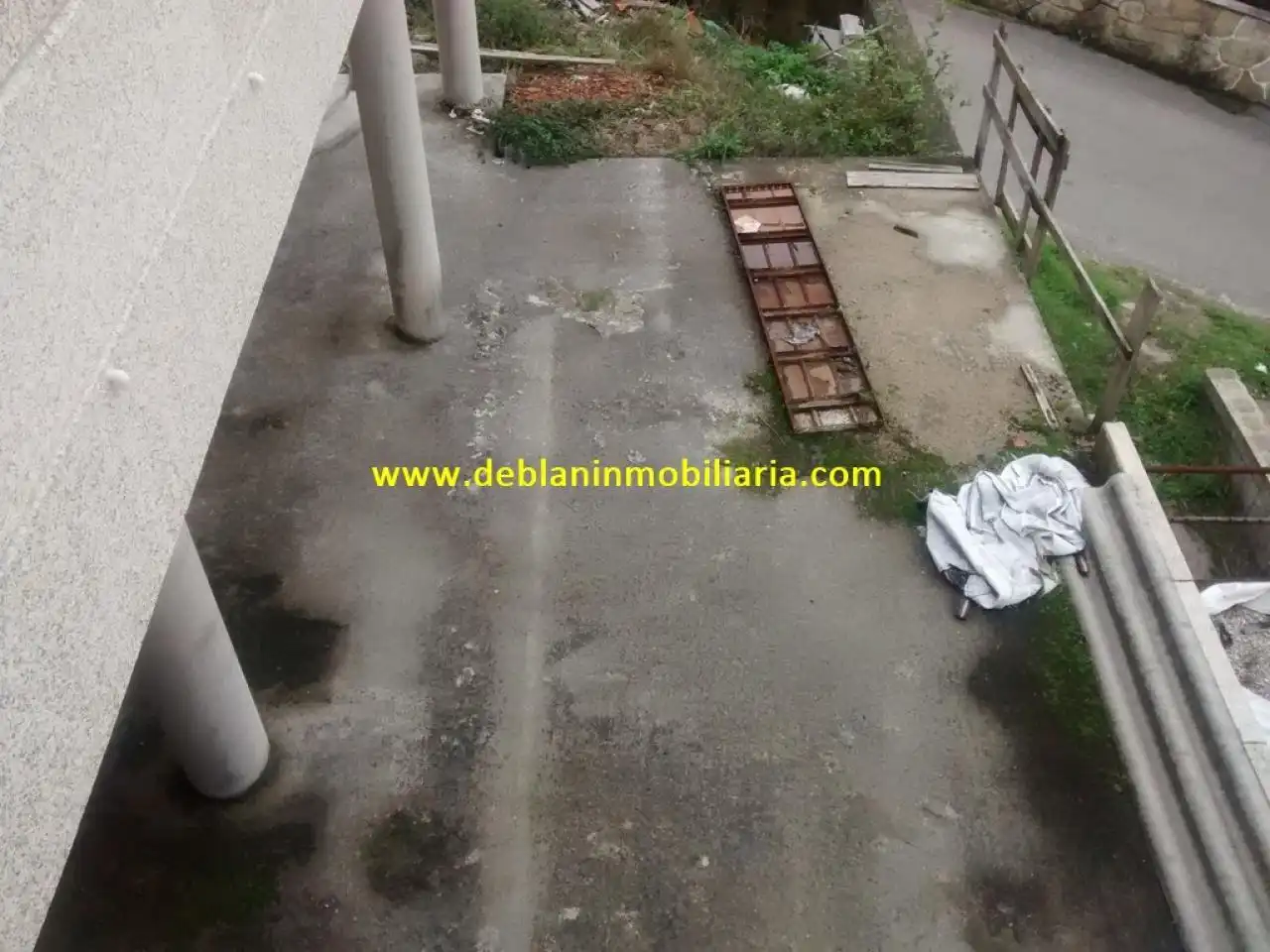 Aparcament de Casa adosada en venda en Moaña amb Terrassa i Balcó