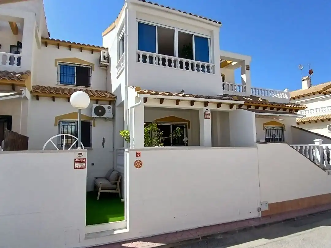 Außenansicht von Maisonette zum Verkauf in Orihuela mit Klimaanlage, Terrasse und Schwimmbad