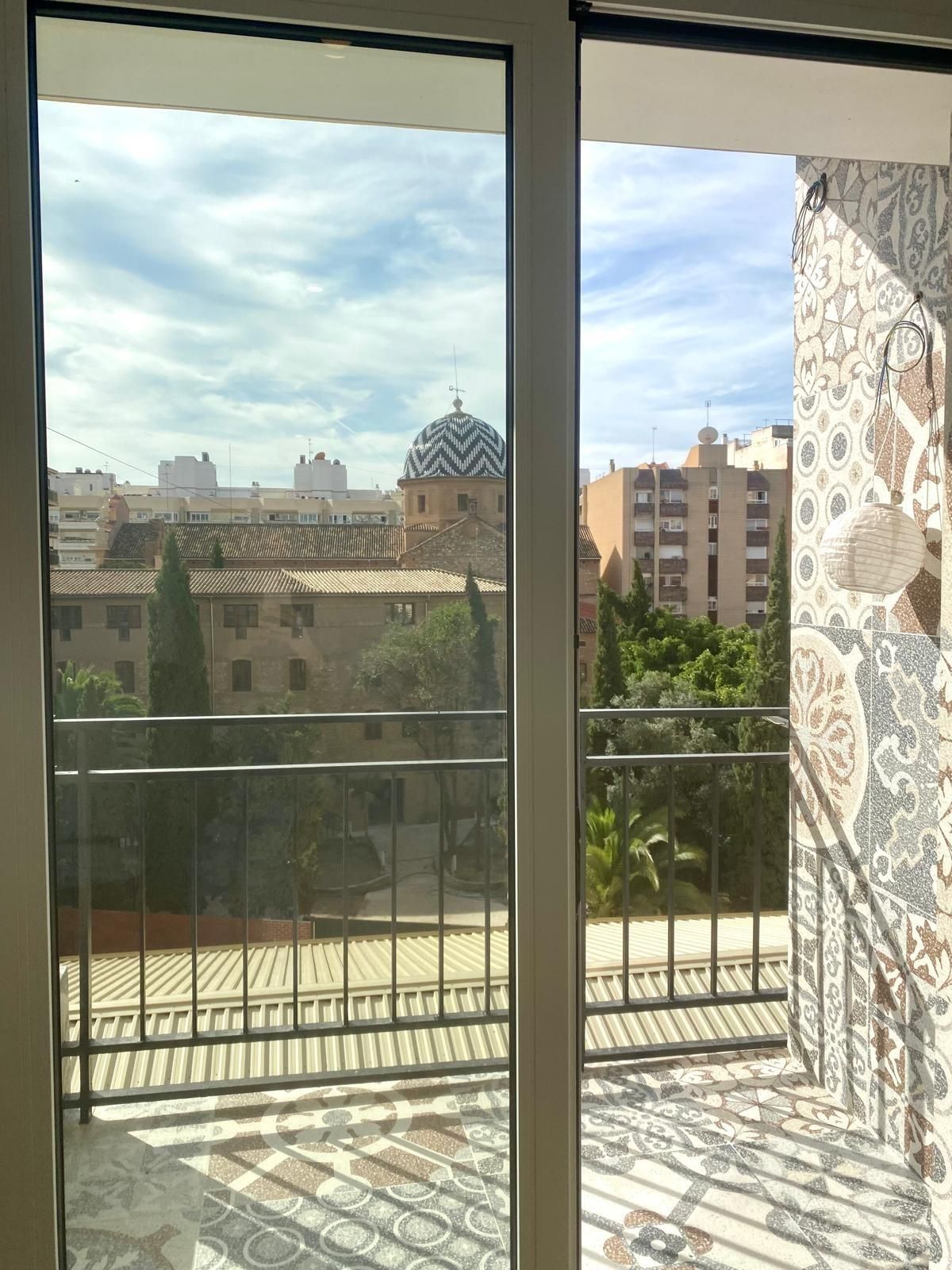 Exterior view of Flat for sale in  Valencia Capital  with Air Conditioner, Heating and Storage room