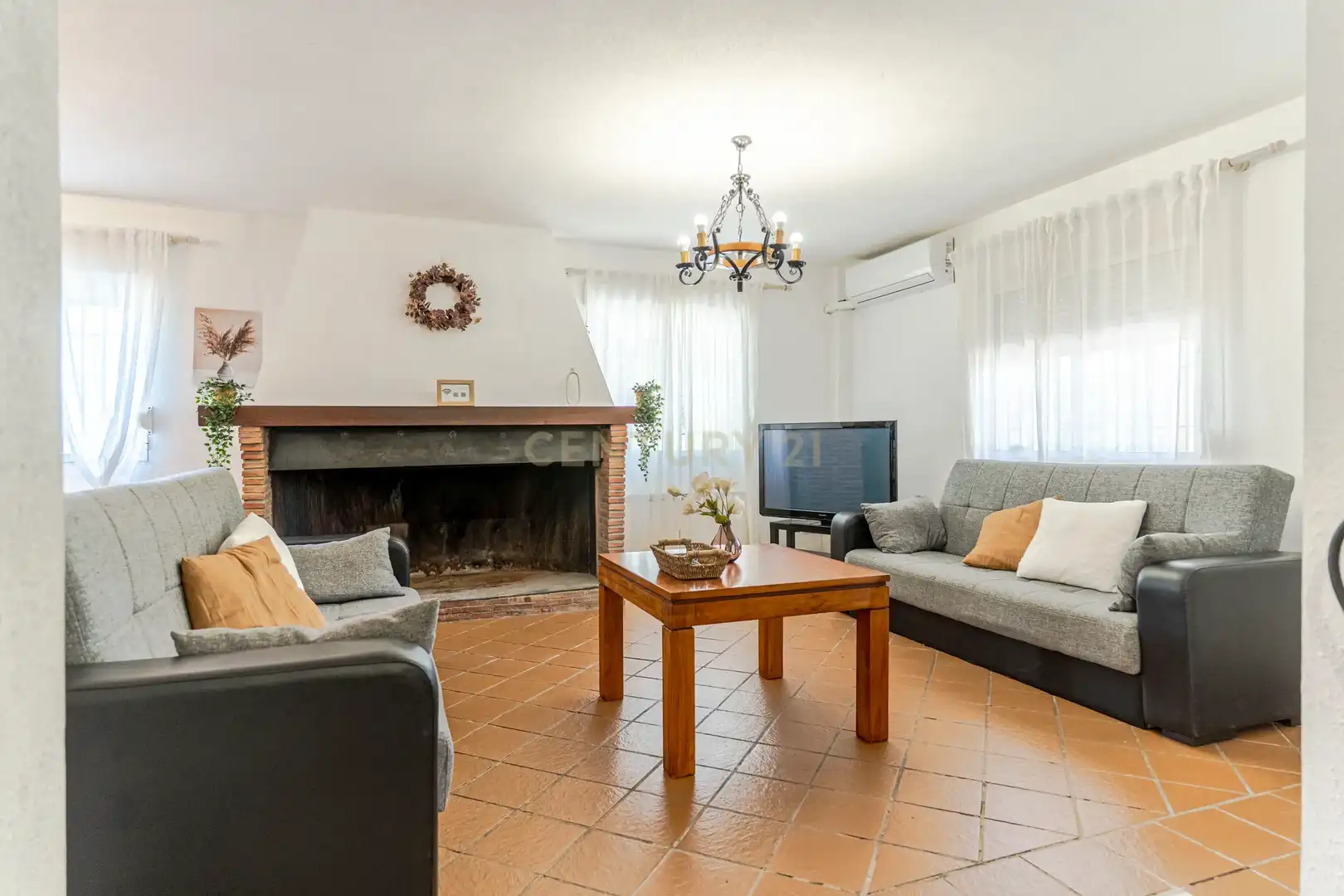 Sala de estar de Edificio en venta en Gójar