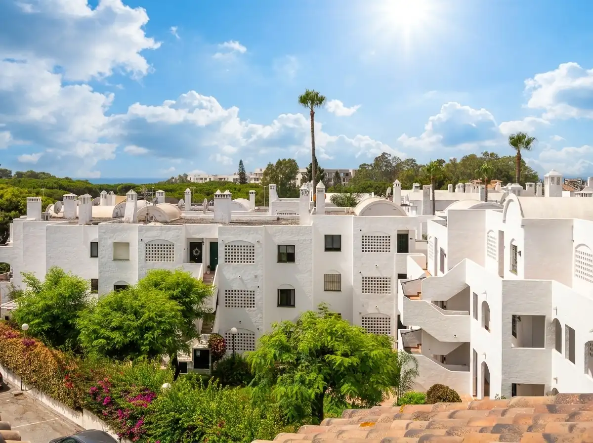 Außenansicht von Dachboden zum Verkauf in Estepona mit Klimaanlage, Heizung und Terrasse