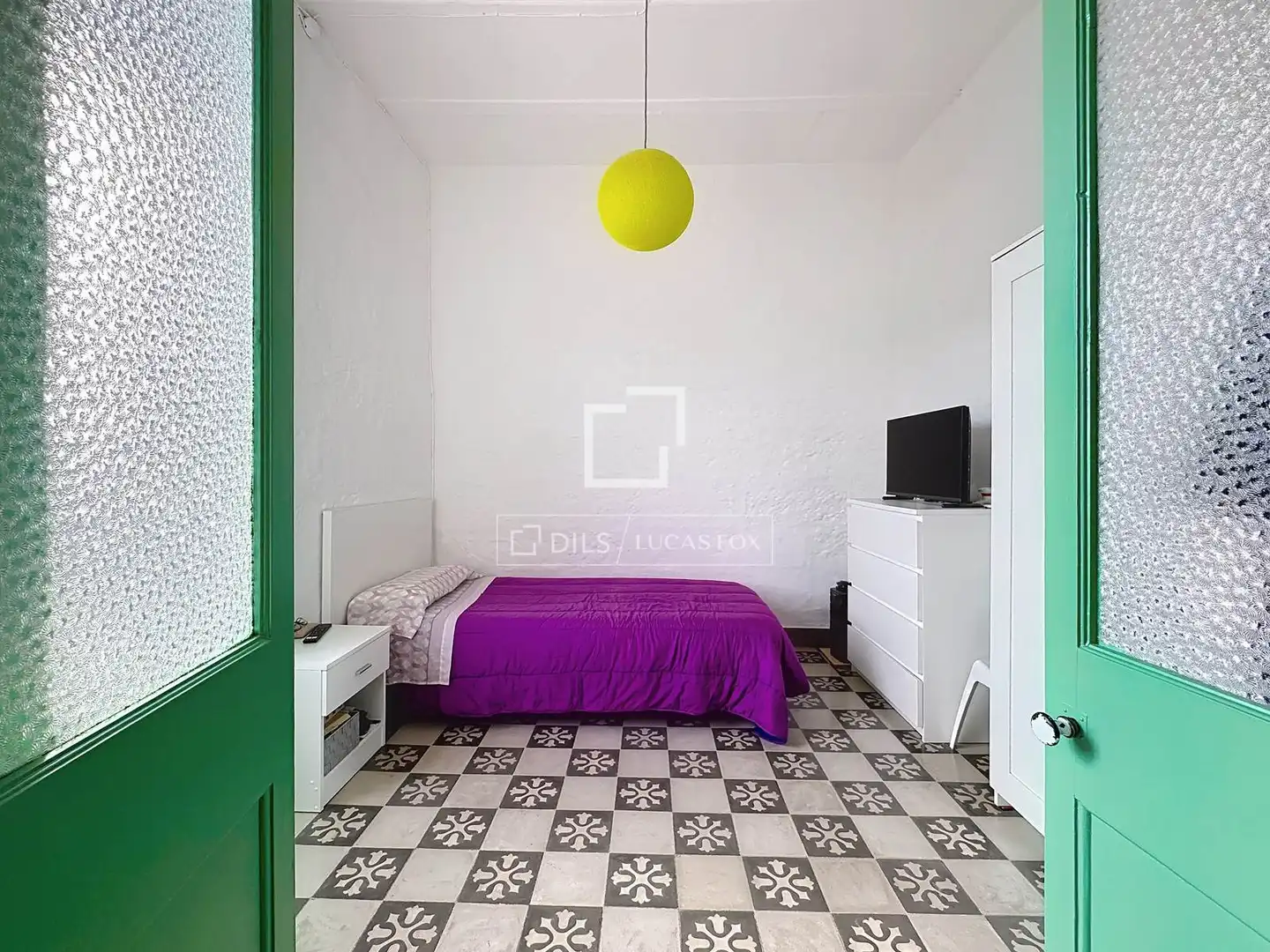 Schlafzimmer von Country house zum Verkauf in Es Castell mit Privatgarten, Abstellraum und Balkon
