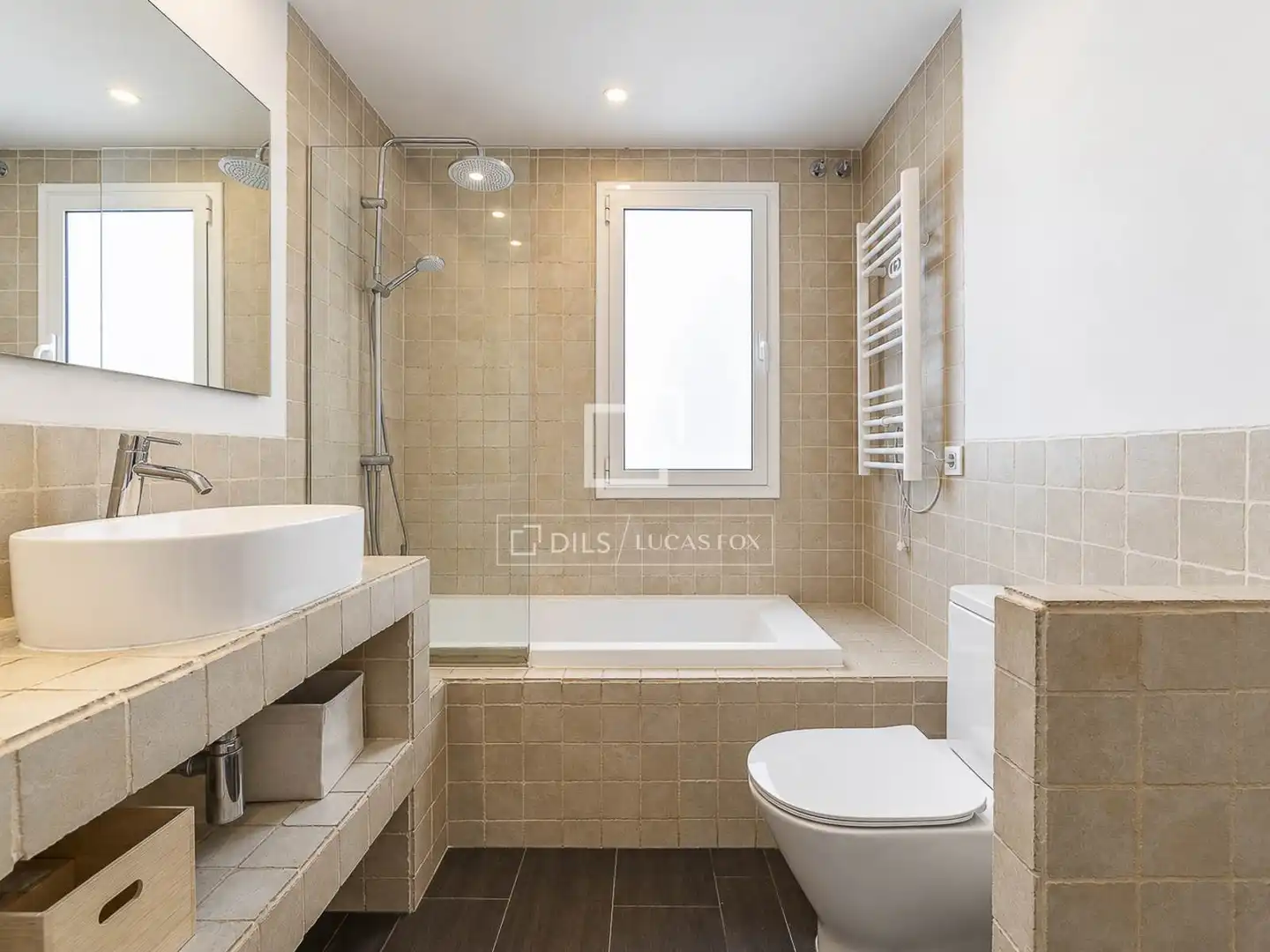 Bathroom of Attic for sale in Barcelona  with Air Conditioner, Heating and Terrace