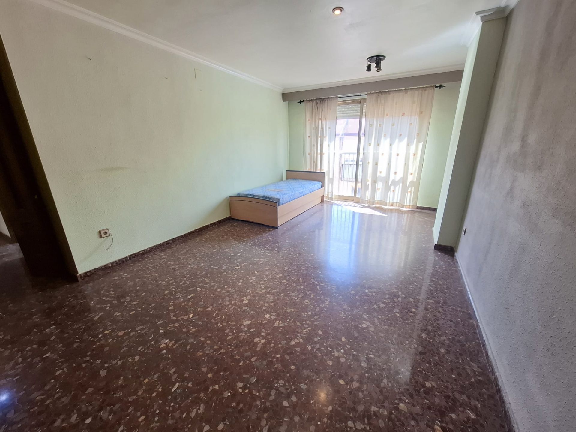 Bedroom of Flat for sale in  Valencia Capital  with Air Conditioner and Oven