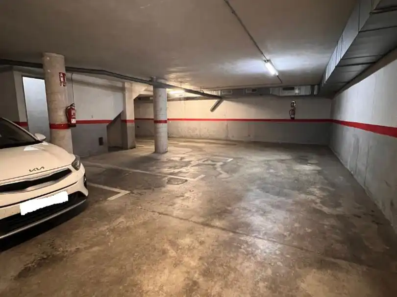 Einzelparkplatz zum Verkauf in Viladomat 11, imagen 5