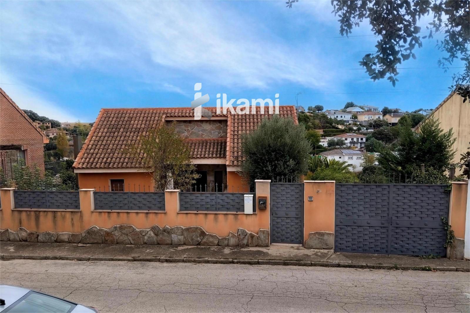 Vista exterior de Casa o xalet en venda en El Casar amb Traster
