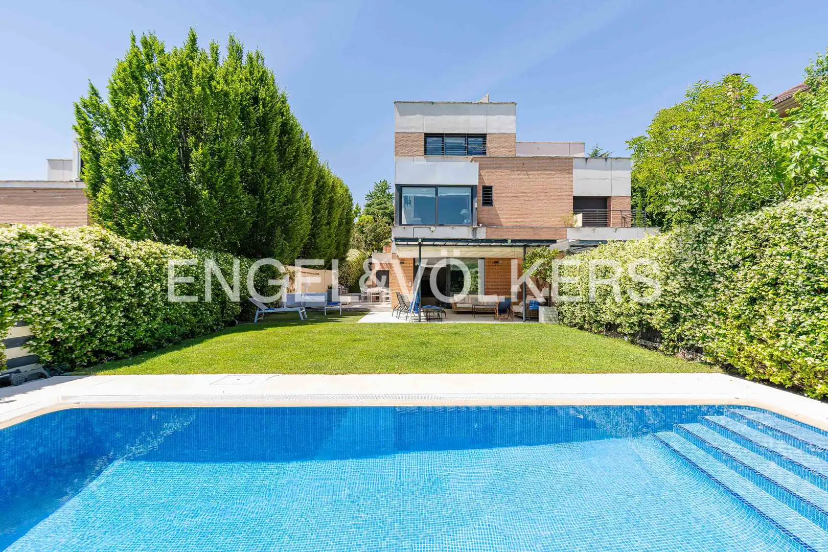 Vista exterior de Casa o chalet en venta en Madrid con Aire acondicionado, Calefacción y Jardín privado