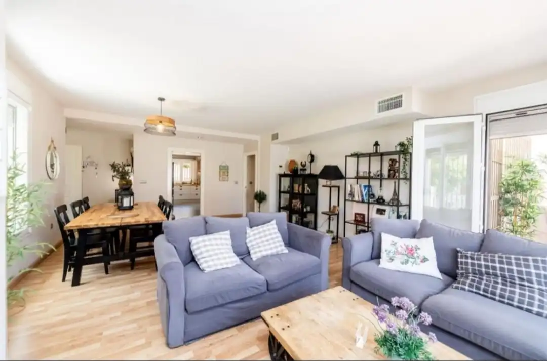 Sala d'estar de Casa o xalet en venda en Alhaurín de la Torre amb Aire condicionat, Calefacció i Parquet
