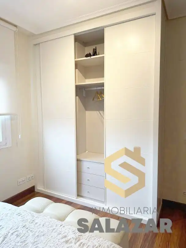 Bedroom of Flat for sale in Bilbao   with Air Conditioner, Heating and Storage room
