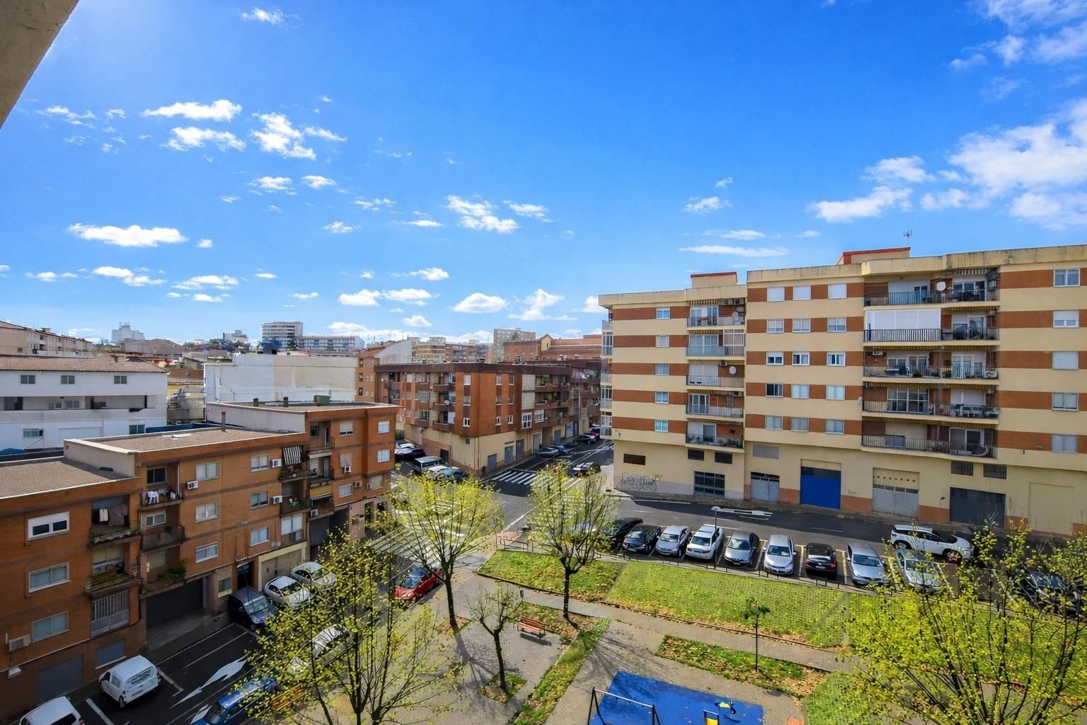 Vista exterior de Piso en venta en Plasencia con Calefacción, Terraza y Amueblado