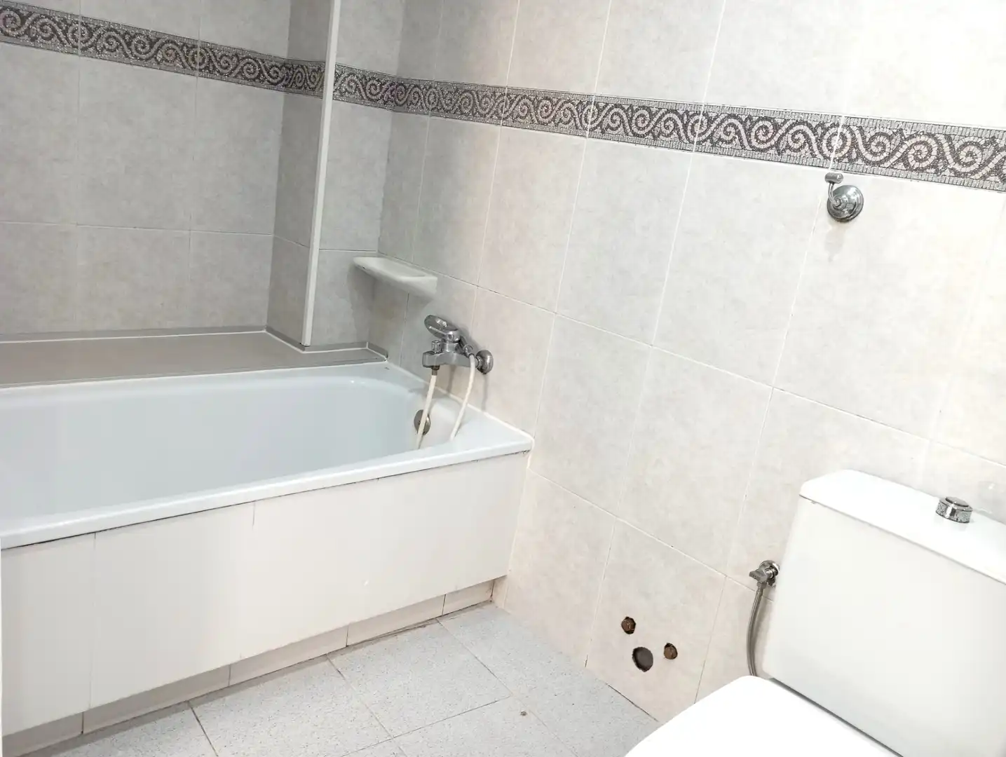 Baño de Piso en venta en Salt con Calefacción, Trastero y Horno