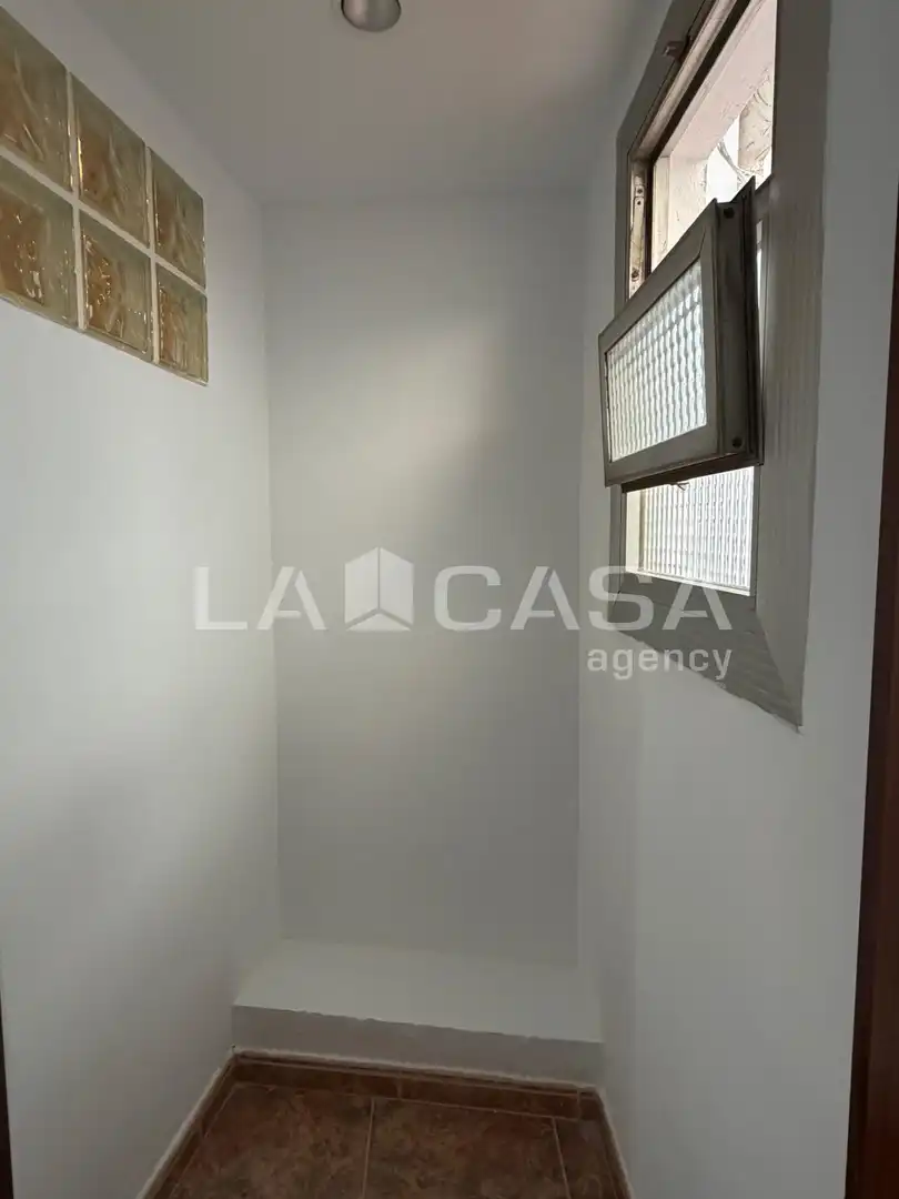 Wohnung zum Verkauf in Santa Coloma de Gramenet mit Heizung, Terrasse und Abstellraum