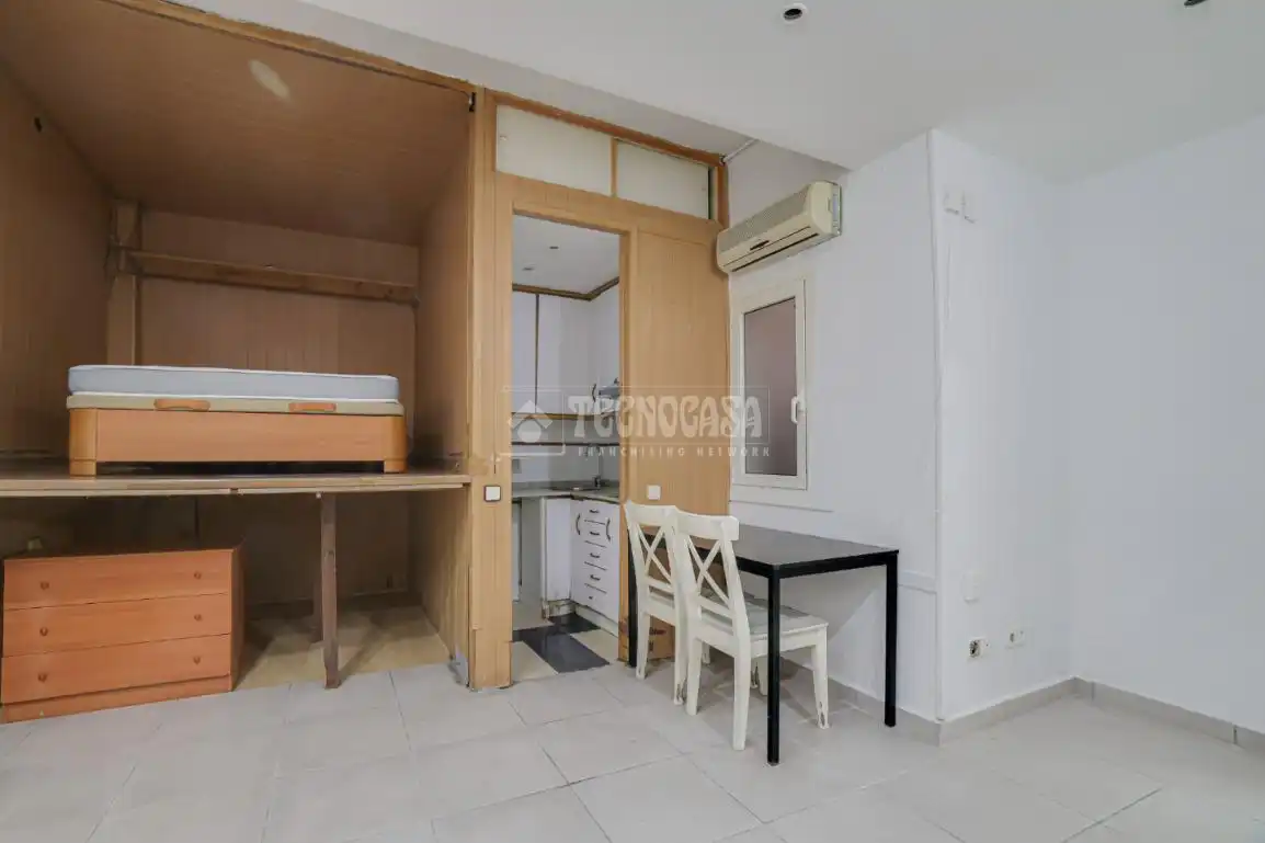 Bedroom of Study for sale in Barcelona