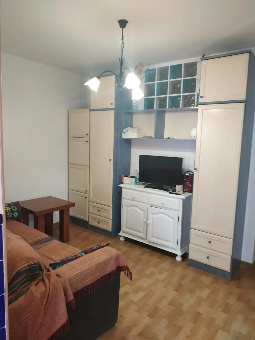 Habitación de Apartamento de alquiler en Algeciras con Amueblado y Piscina comunitaria